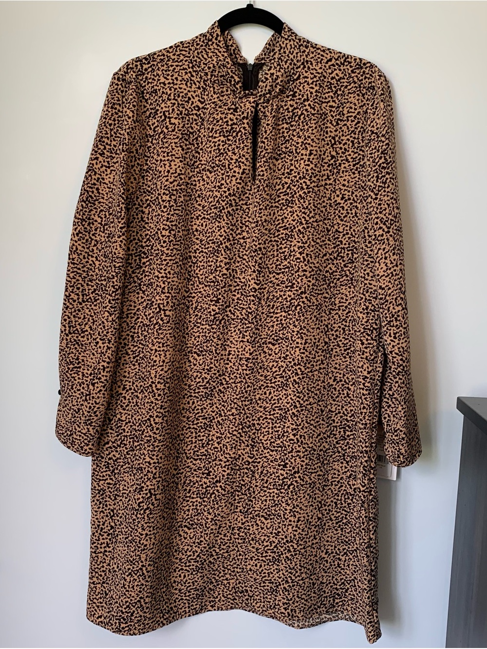 SZL H by HALSTON TAN BLACK MICRO LEOPARD PRINT LONG SLEEVE SHIFT DRESS